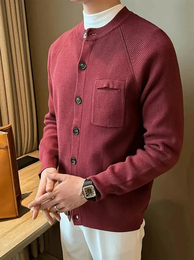 Cardigã masculino vermelho canelado com gola redonda